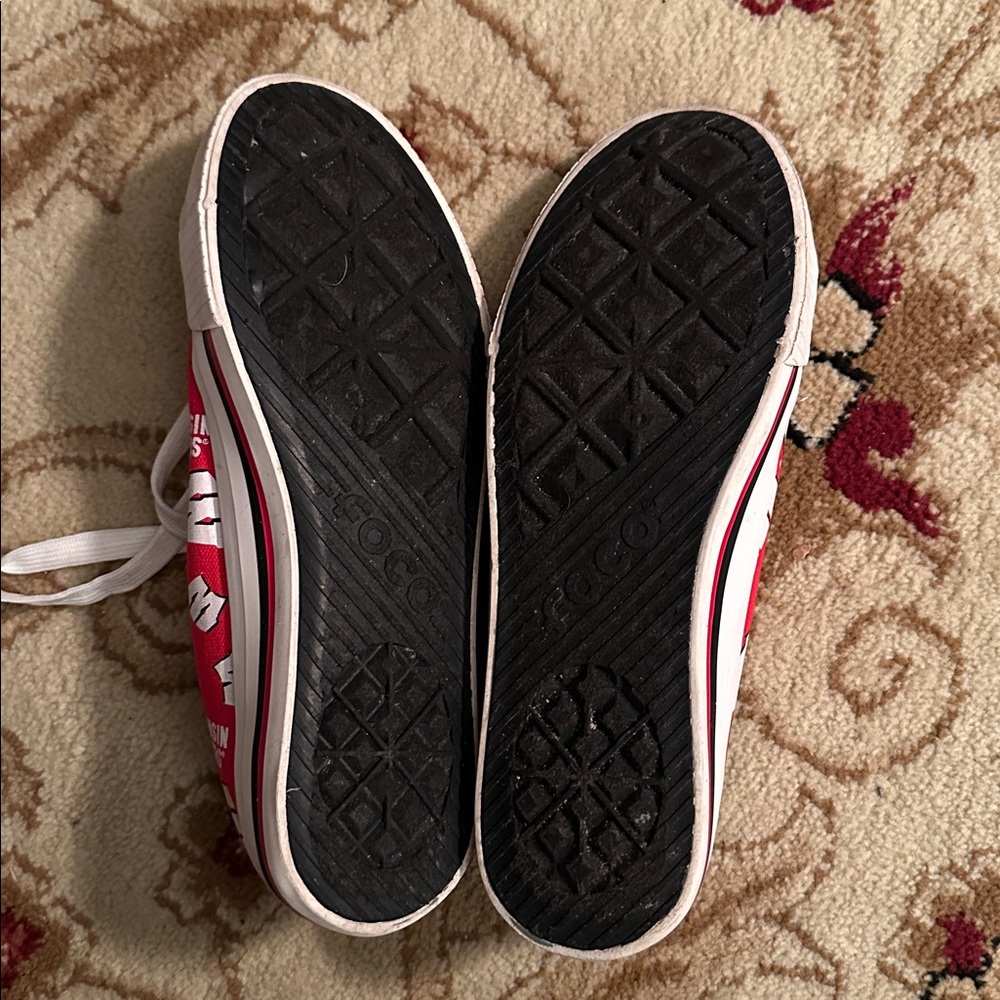 Wisconsin Badgers Shoes - Picture 5 of 7